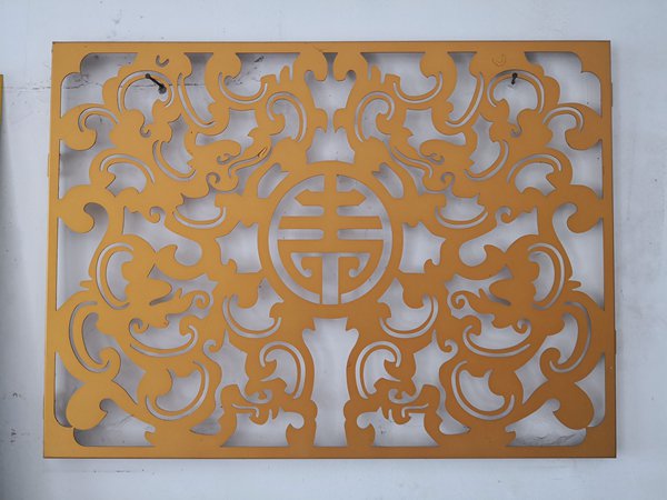 镂空雕花